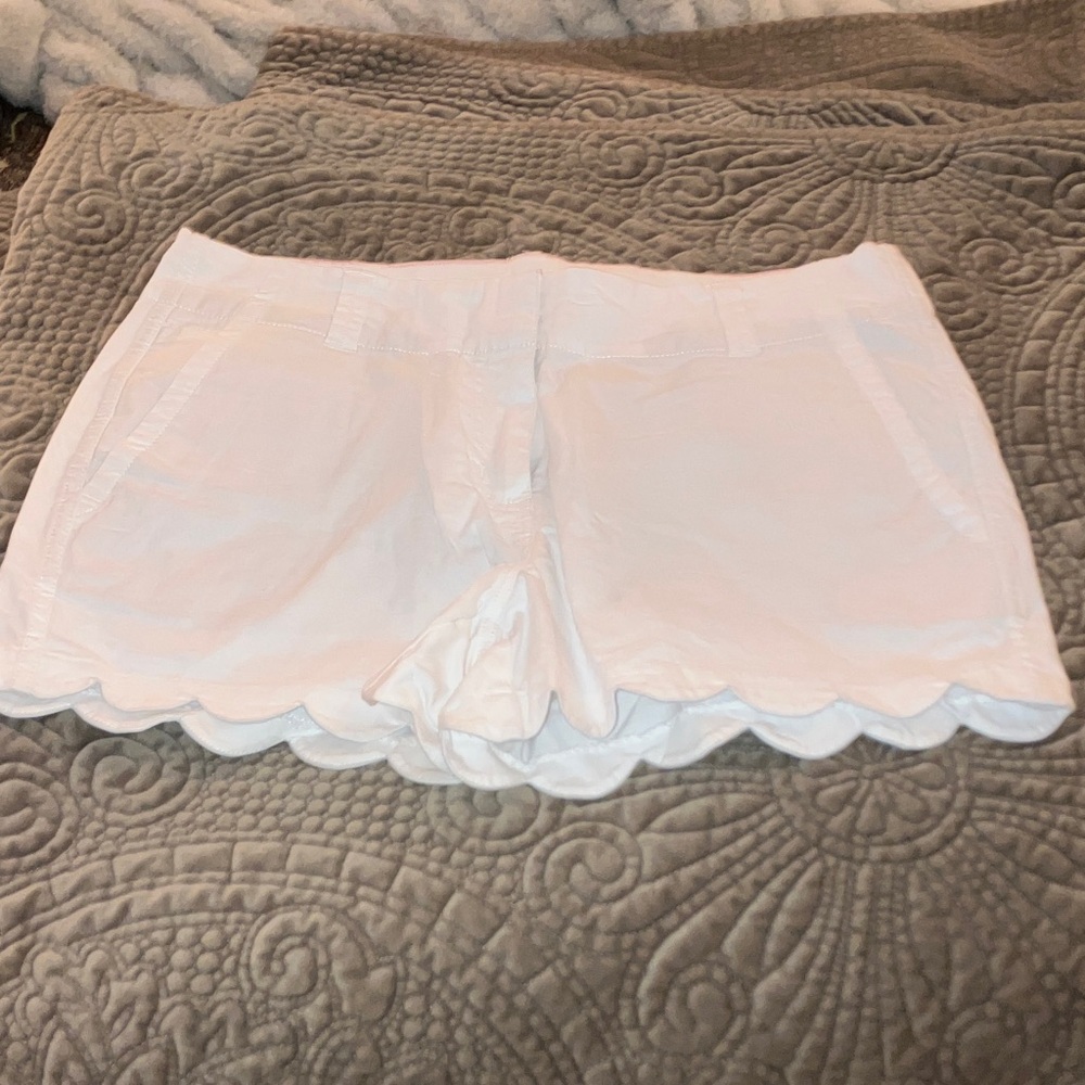 Vineyard Vines White Scallop Hem Shorts